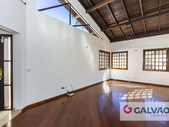 Casa 3 quartos e 3 banheiros, para alugar, no bairro Jardim das Américas em Curitiba