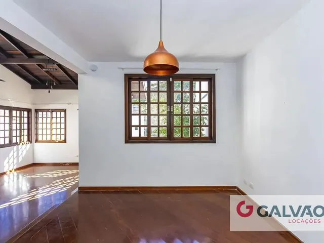 Casa 3 quartos e 3 banheiros, para alugar, no bairro Jardim das Américas em Curitiba