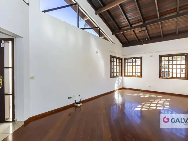 Casa 3 quartos e 3 banheiros, para alugar, no bairro Jardim das Américas em Curitiba