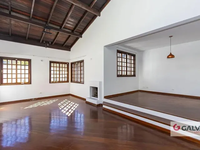 Casa 3 quartos e 3 banheiros, para alugar, no bairro Jardim das Américas em Curitiba