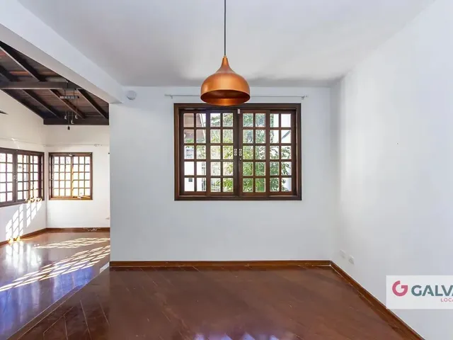 Casa 3 quartos e 3 banheiros, para alugar, no bairro Jardim das Américas em Curitiba