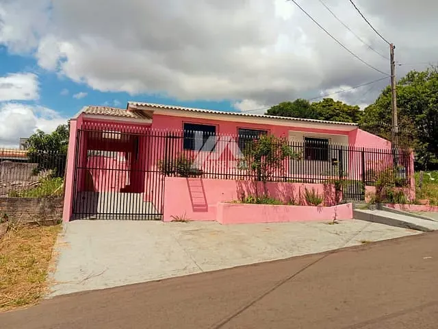 Casa com 200m² 4 quartos e 2 banheiros, à venda, no bairro Bonsucesso em Guarapuava
