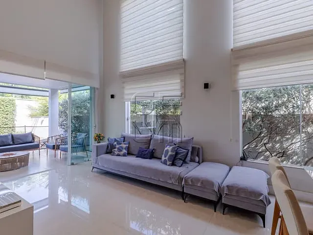 Casa 3 quartos e 4 banheiros, à venda, no bairro Vivendas do Arvoredo em Londrina