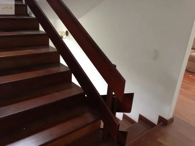 Prédio 4 quartos e 2 banheiros, para alugar, no bairro Vila Izabel em Curitiba