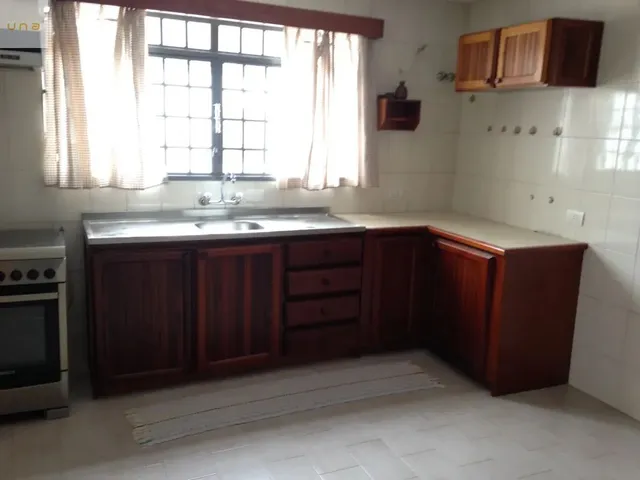 Prédio 4 quartos e 2 banheiros, para alugar, no bairro Vila Izabel em Curitiba