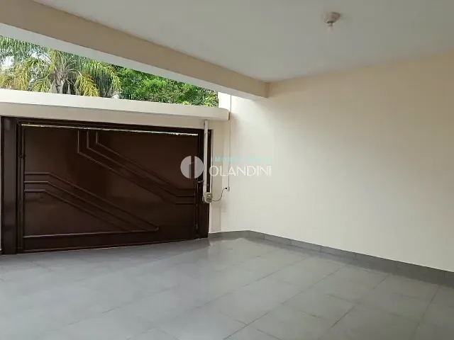 Casa com 182m² 2 quartos e 2 banheiros, para alugar, no bairro Antonio Modolo em Artur Nogueira