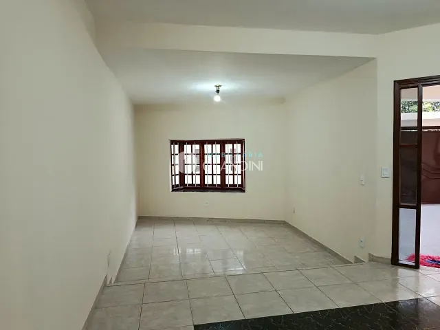 Casa com 182m² 2 quartos e 2 banheiros, para alugar, no bairro Antonio Modolo em Artur Nogueira