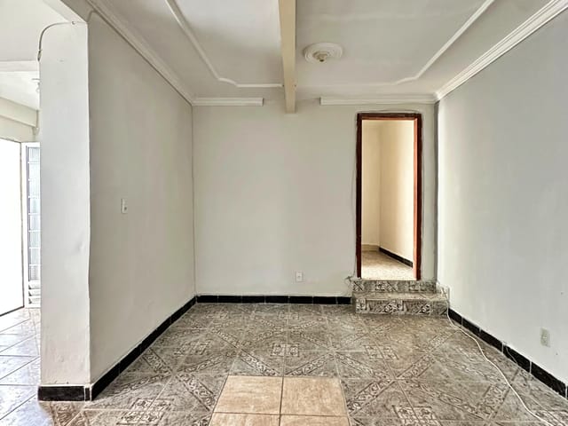 Foto do Casa - Casa com entrada coletiva para locação com 2 quartos, Planalto, Belo Horizonte, MG | Deltalar Imóveis