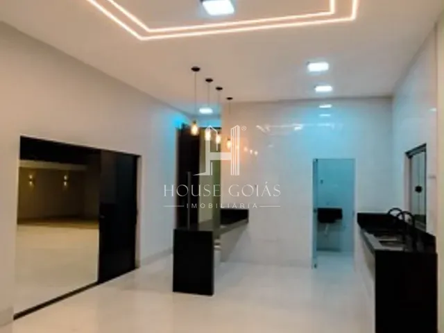 Casa com 450m² 3 quartos e 4 banheiros, à venda, no bairro Vila Brasília em Aparecida de Goiânia