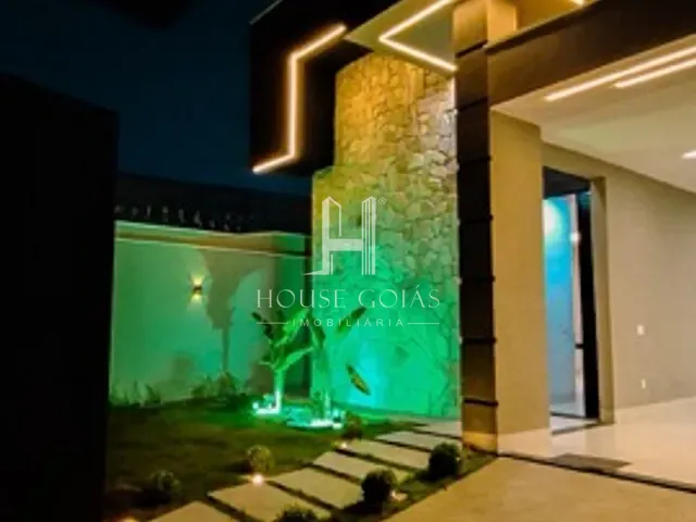 Casa com 450m² 3 quartos e 4 banheiros, à venda, no bairro Vila Brasília em Aparecida de Goiânia