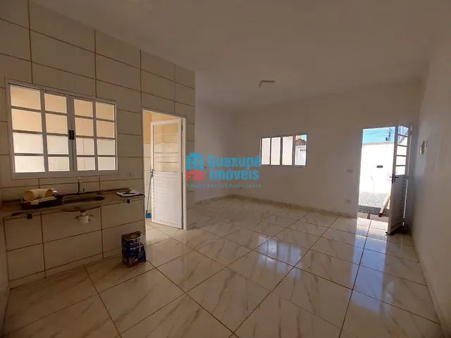 Casa 2 quartos e 1 banheiro, à venda, no bairro Bela Vista em Guaxupé