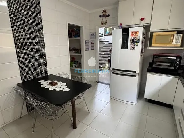 Casa com 306m² 4 quartos e 2 banheiros, à venda, no bairro Urbanova em São José dos Campos