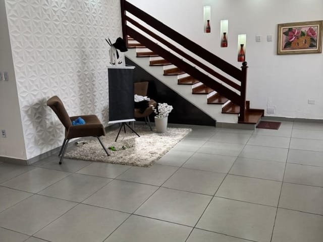 Casa com 360m² 4 quartos e 4 banheiros, à venda ou para alugar, no bairro Urbanova em São José dos Campos