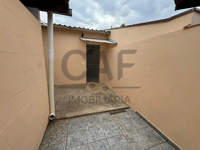 Casa 2 quartos e 1 banheiro, para alugar, no bairro Parque Residencial Groot em Holambra