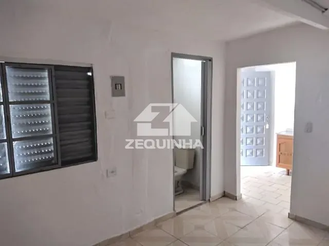 Casa com 55m² 1 quarto e 1 banheiro, para alugar, no bairro Vila Yolanda em Osasco