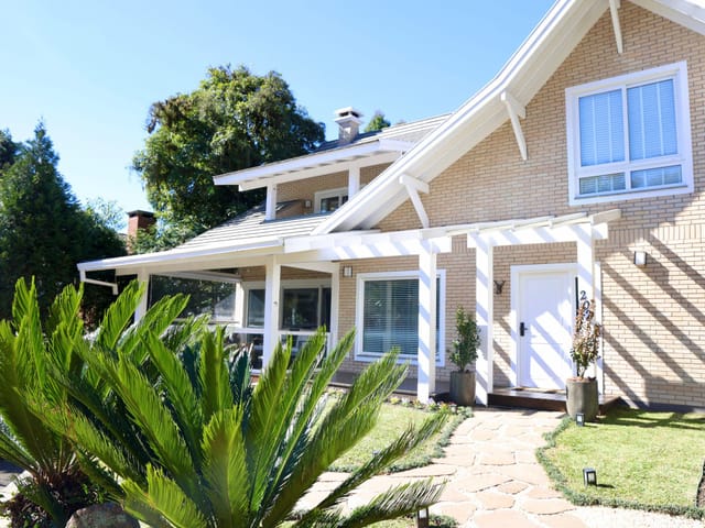 Casa 3 quartos e 3 banheiros, à venda, no bairro centro em Gramado