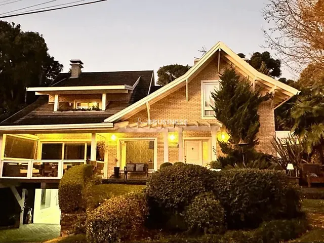 Casa 3 quartos e 3 banheiros, à venda, no bairro centro em Gramado