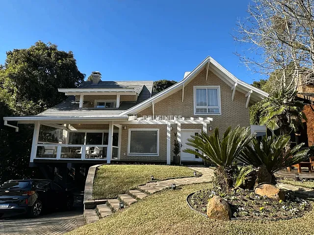 Casa 3 quartos e 3 banheiros, à venda, no bairro centro em Gramado