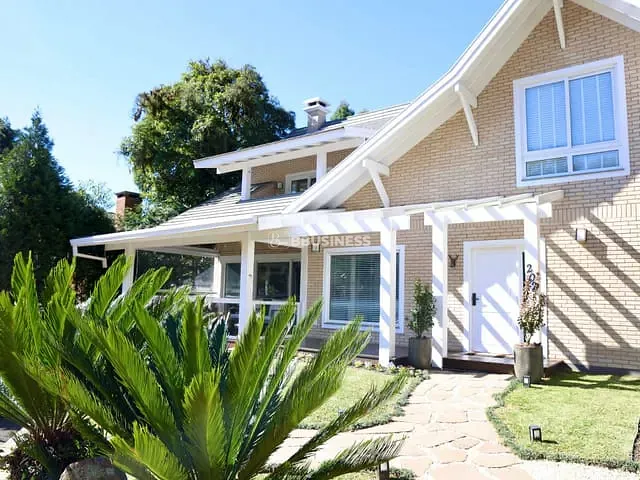 Casa 3 quartos e 3 banheiros, à venda, no bairro centro em Gramado