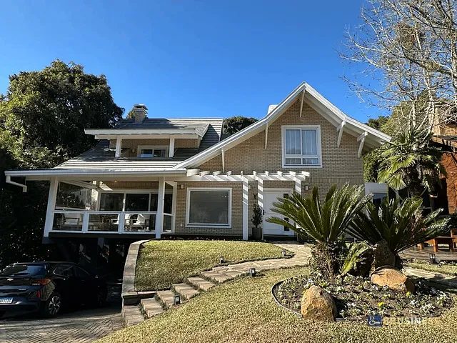 Casa 3 quartos e 3 banheiros, à venda, no bairro centro em Gramado
