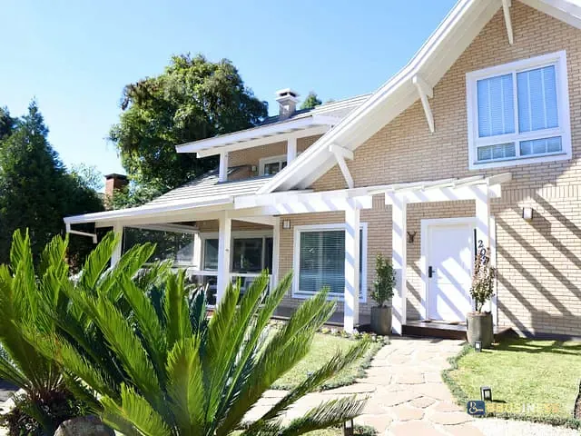Casa 3 quartos e 3 banheiros, à venda, no bairro centro em Gramado