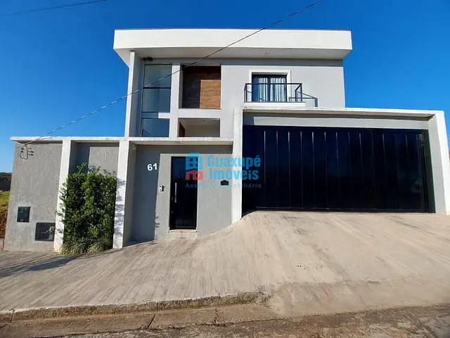 Casa com 390m² 3 quartos e 4 banheiros, à venda, no bairro Residencial Vale da Mata em Guaxupé