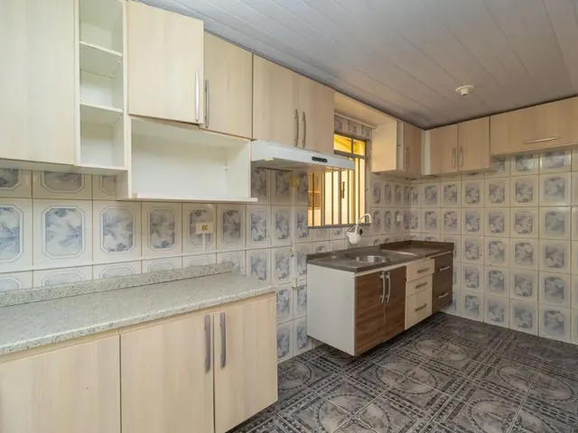Casa 3 quartos e 1 banheiro, para alugar, no bairro São Braz em Curitiba