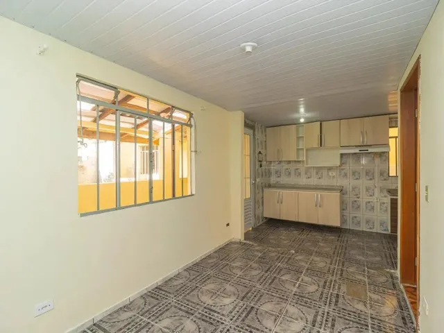 Casa 3 quartos e 1 banheiro, para alugar, no bairro São Braz em Curitiba