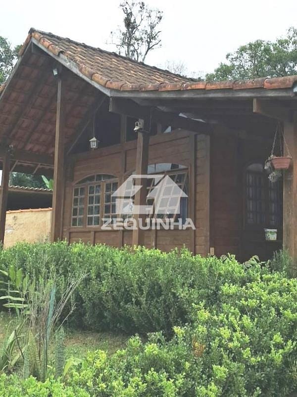 Casa à venda com 3 quartos, 450m² - Foto 1
