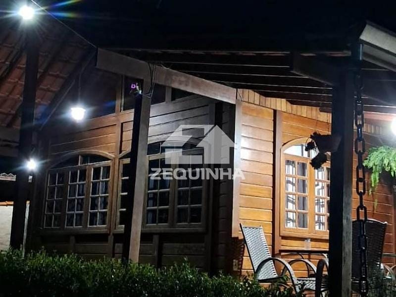 Casa à venda com 3 quartos, 450m² - Foto 2