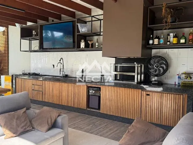 Casa com 360m² 4 quartos e 6 banheiros, à venda, no bairro Sumaré em Caraguatatuba