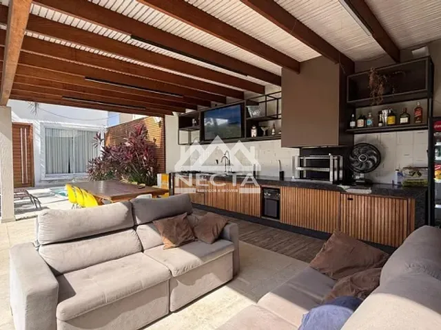 Casa com 360m² 4 quartos e 6 banheiros, à venda, no bairro Sumaré em Caraguatatuba