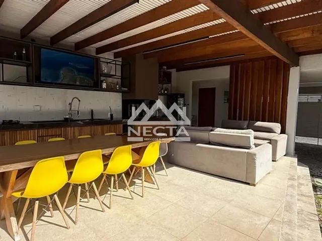 Casa com 360m² 4 quartos e 6 banheiros, à venda, no bairro Sumaré em Caraguatatuba