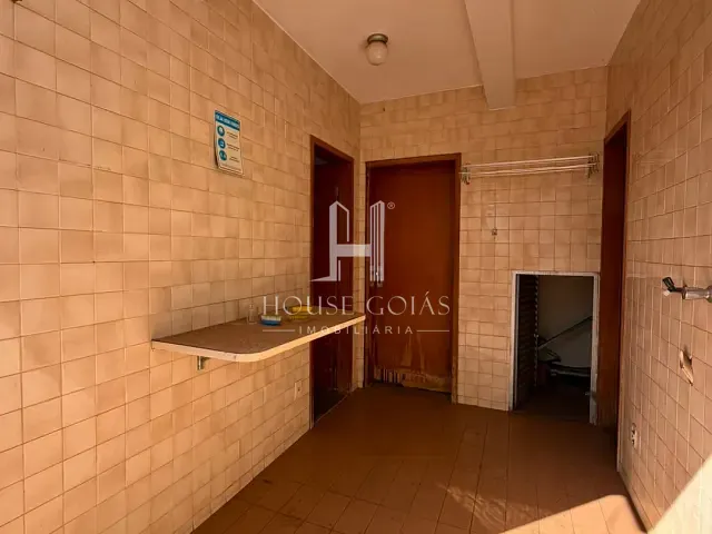 Casa com 521m² 4 quartos e 3 banheiros, à venda, no bairro Nova Suiça em Goiânia
