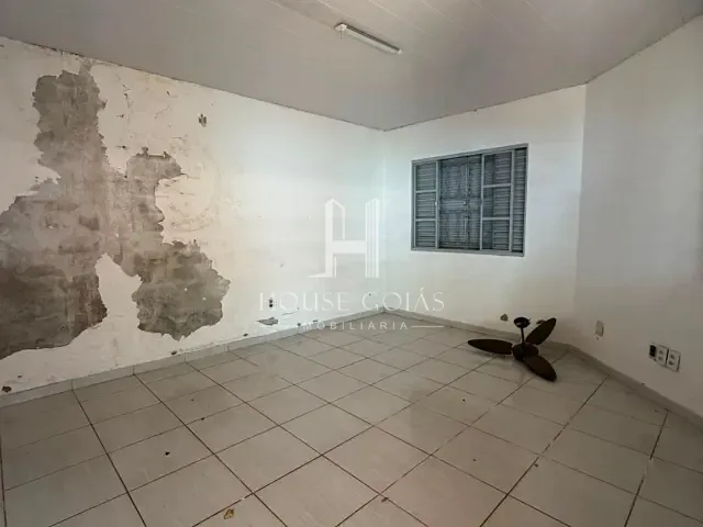 Casa com 521m² 4 quartos e 3 banheiros, à venda, no bairro Nova Suiça em Goiânia