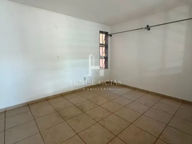 Casa com 521m² 4 quartos e 3 banheiros, à venda, no bairro Nova Suiça em Goiânia
