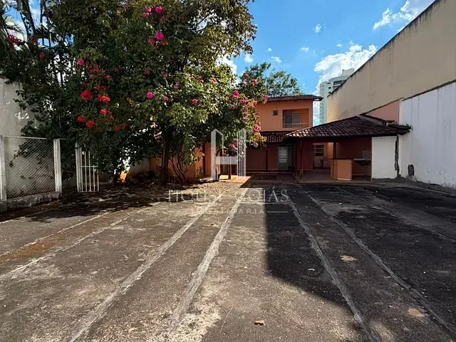 Casa com 521m² 4 quartos e 3 banheiros, à venda, no bairro Nova Suiça em Goiânia