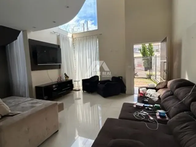 Casa 3 quartos e 5 banheiros, à venda, no bairro Estrela em Ponta Grossa