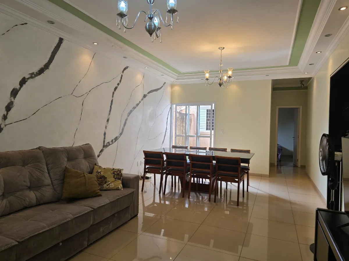 Casa para venda em Parque Residencial Cândido Portinari com 3 quartos, sendo 1 suíte, 207m²