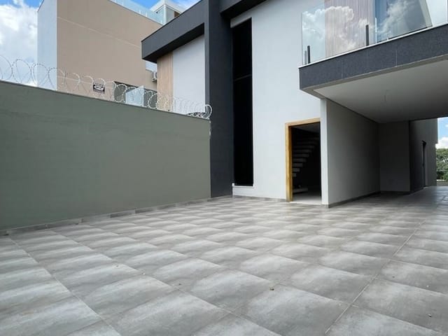 Foto do Casa - Casa com 3 quartos sendo as 3 suítes, varanda e 4 vagas de garagem no bairro Planalto | Deltalar Imóveis