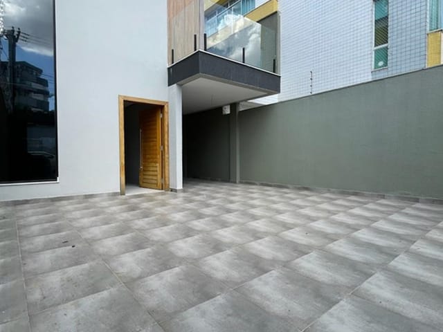 Foto do Casa - Casa com 3 quartos sendo as 3 suítes, varanda e 4 vagas de garagem no bairro Planalto | Deltalar Imóveis