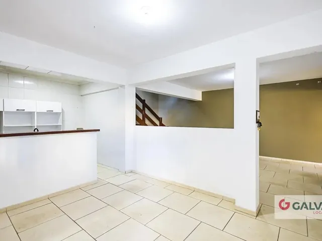 Casa 2 quartos e 3 banheiros, para alugar, no bairro Lindóia em Curitiba