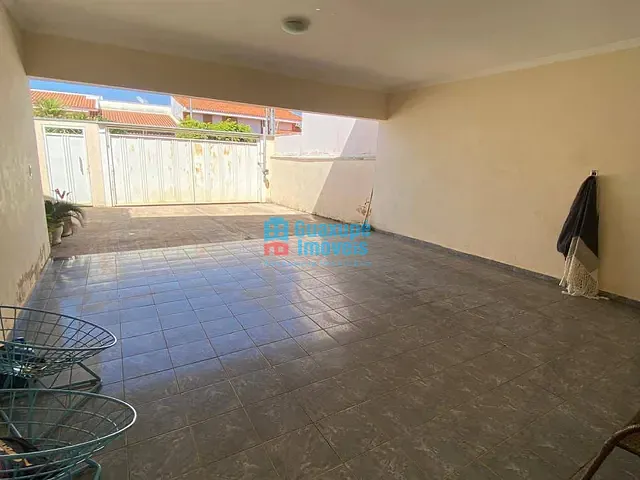 Casa 4 quartos e 3 banheiros, à venda, no bairro Residencial Nova Floresta em Guaxupé