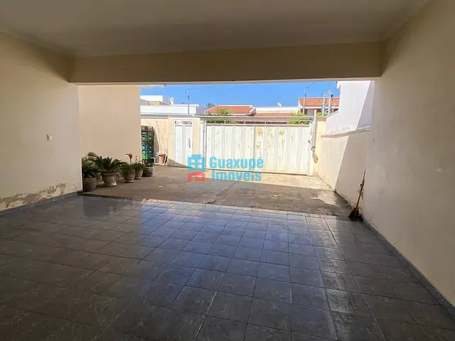 Casa 4 quartos e 3 banheiros, à venda, no bairro Residencial Nova Floresta em Guaxupé