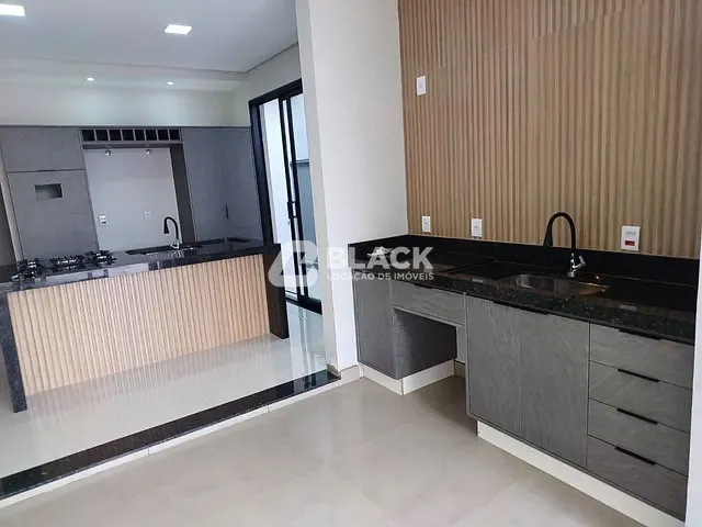 Casa com 300m² 3 quartos e 5 banheiros, à venda ou para alugar, no bairro Brigadeiro Tobias em Sorocaba