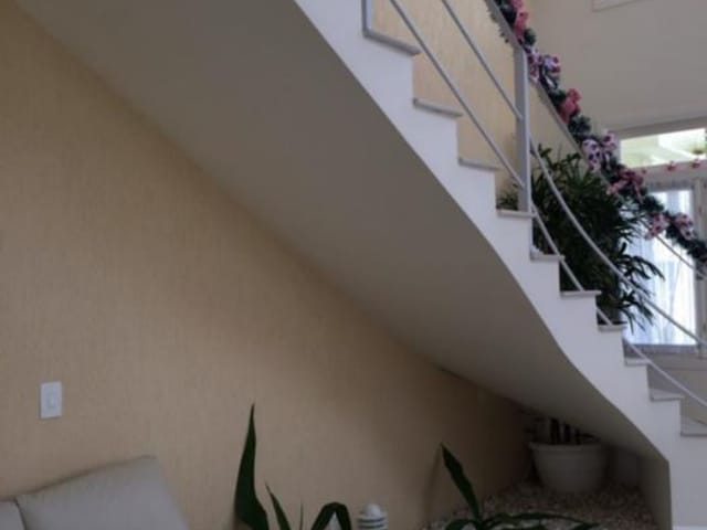 Casa com 405m² 3 quartos e 4 banheiros, à venda ou para alugar, no bairro Urbanova em São José dos Campos