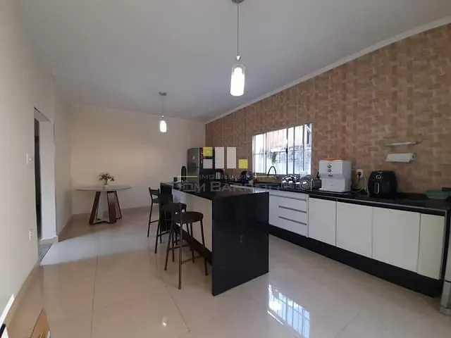 Casa com 250m² 3 quartos e 2 banheiros, à venda, no bairro Jardim São Carlos em Sumaré