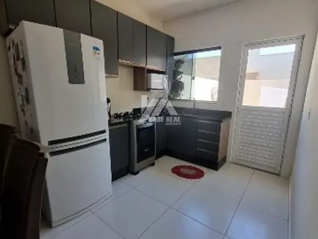 Casa 2 quartos e 1 banheiro, à venda, no bairro Jardim Carvalho em Ponta Grossa