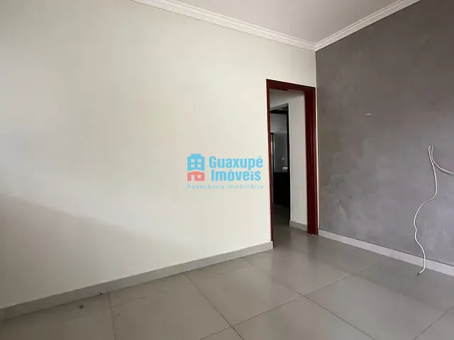 Casa 3 quartos e 2 banheiros, à venda, no bairro Parque dos Municípios II em Guaxupé