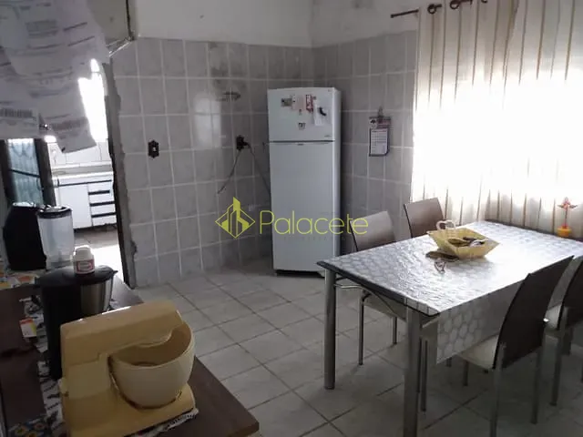 Casa com 250m² 2 quartos e 1 banheiro, à venda, no bairro Conjunto Residencial Araretama em Pindamonhangaba